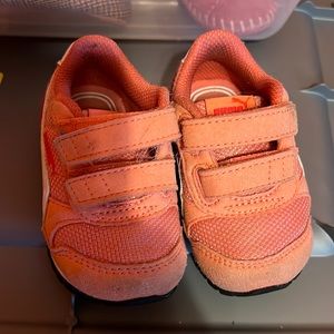 Puma size infant 4 pink/coral tennis shoes